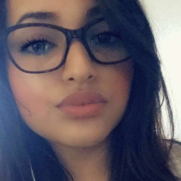 Meet your Posher, Eunice - Picture 1 of 1